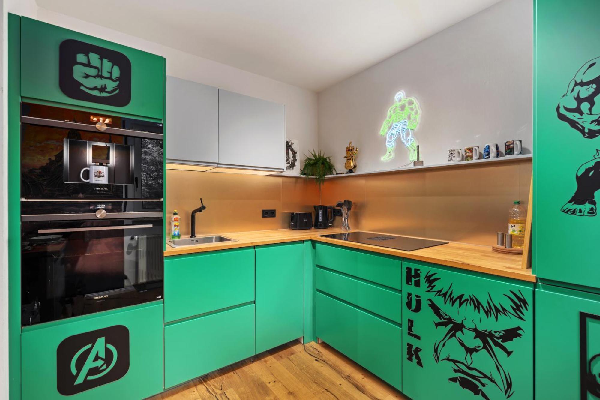 קמניץ Edler Wohnraum Disney Marvel Studio Mit Balkon, Boxspringbett, Kaffeevollautomat, Lift & Parkplatz מראה חיצוני תמונה