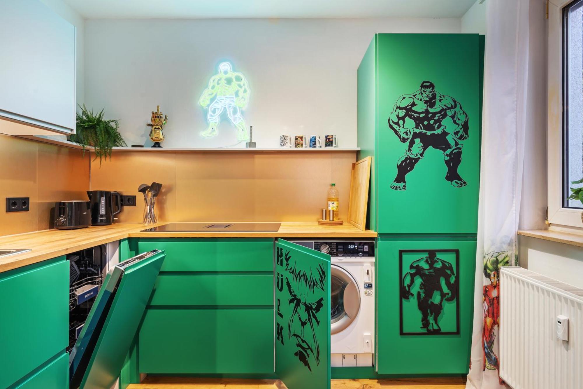 קמניץ Edler Wohnraum Disney Marvel Studio Mit Balkon, Boxspringbett, Kaffeevollautomat, Lift & Parkplatz מראה חיצוני תמונה
