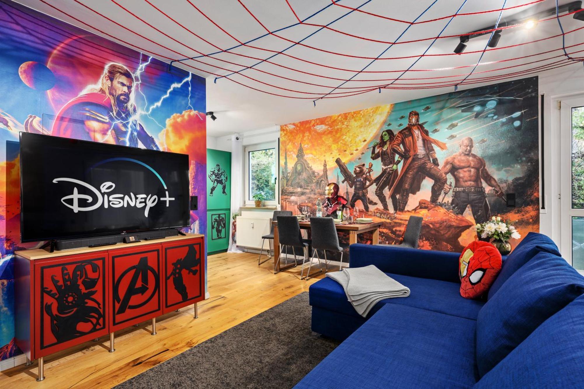 קמניץ Edler Wohnraum Disney Marvel Studio Mit Balkon, Boxspringbett, Kaffeevollautomat, Lift & Parkplatz מראה חיצוני תמונה