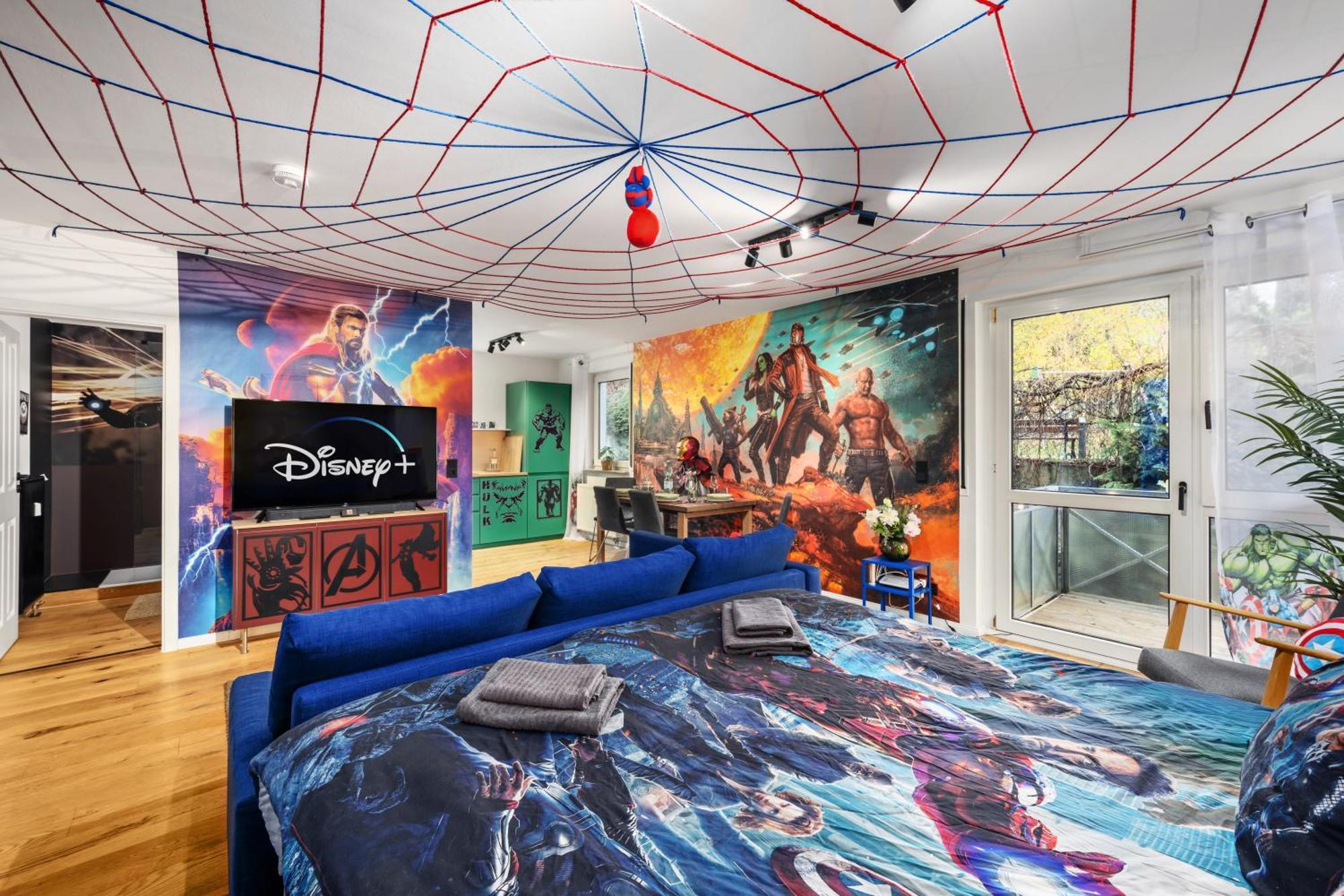 קמניץ Edler Wohnraum Disney Marvel Studio Mit Balkon, Boxspringbett, Kaffeevollautomat, Lift & Parkplatz מראה חיצוני תמונה